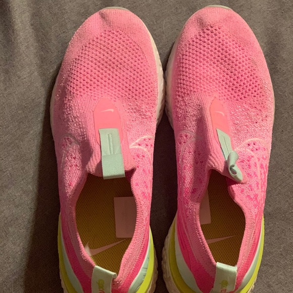 Nike slip on - Picture 1 of 3